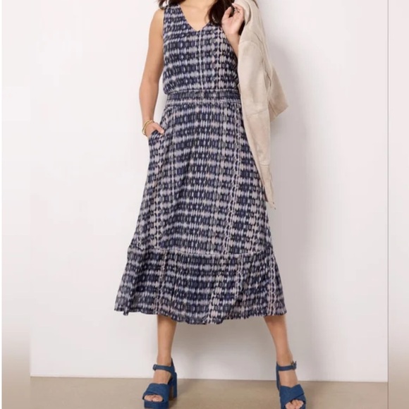 Evereve Ava Sleeveless Mesh Smocked Tiered Midi Dress in Blue Size XS - Picture 1 of 10
